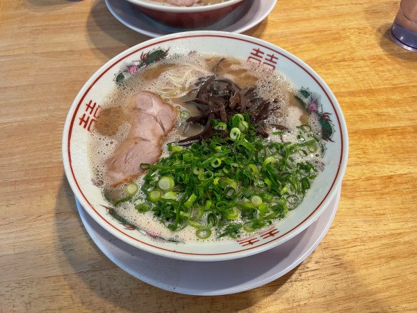 「豚骨ラーメン + 替玉」@てっちゃんの写真