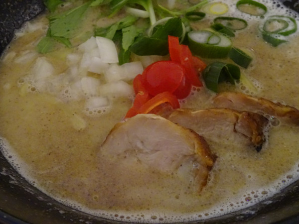 「煮干し鶏白湯 醤油　1100円」@麺や うえ村の写真