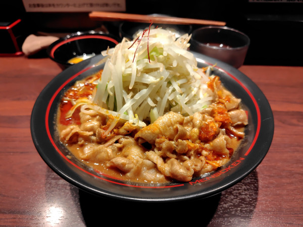 「紅 ガッツリセット(ライス+温卵)¥1160」@麺創研 紅 武蔵新城の写真