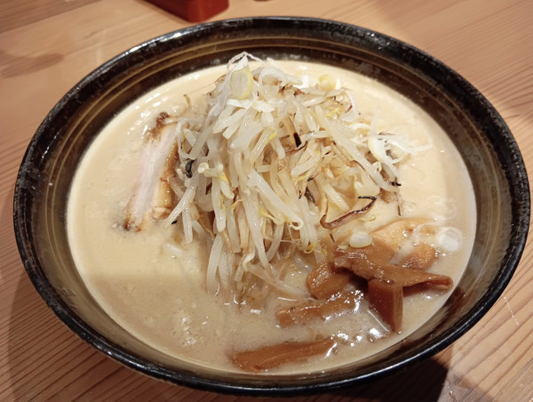 「味噌󠄀らーめん(並)¥880」@いと井 東京ラーメン横丁店の写真