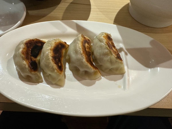 「焼餃子（4個）450円」@支那そば まるこうの写真