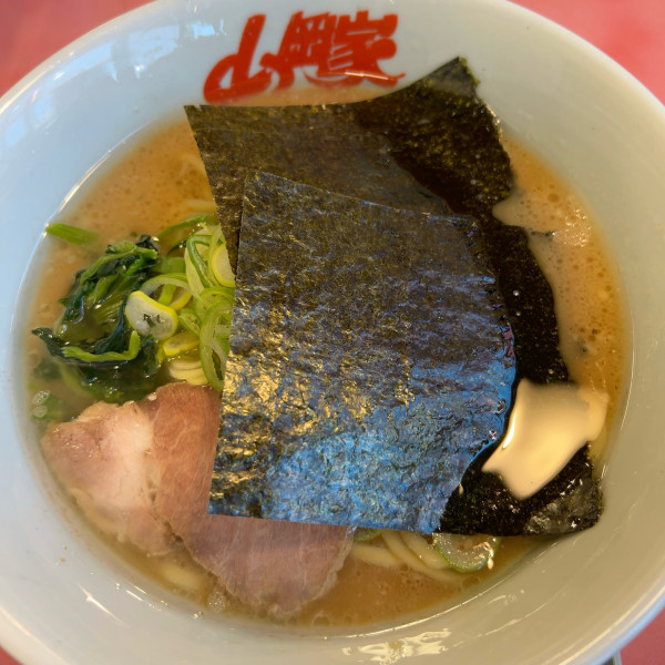 「醤油ラーメン（690円）」@ラーメン山岡家 つくば中央店の写真