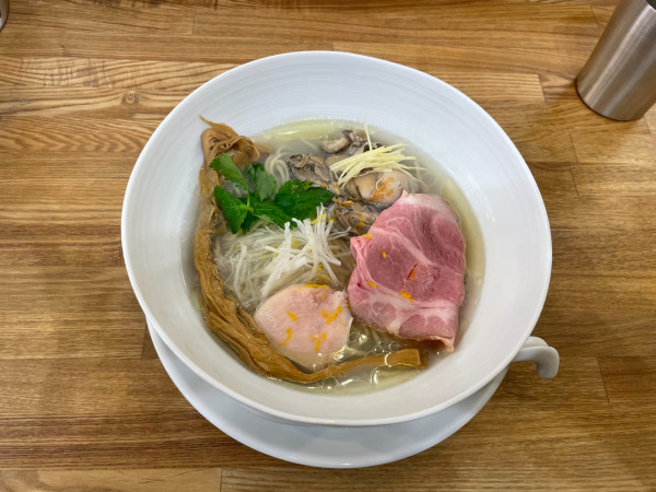 「牡蠣そば」@中華そば きなりの写真