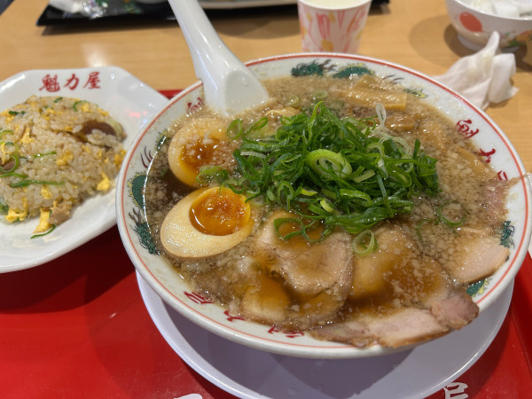 「特製醤油味玉ラーメン＋焼飯（小）セット」@京都北白川 ラーメン 魁力屋 イオンモールむさし村山店の写真