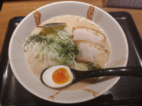 「ドロドロ塩白湯ラーメン」@らーめん亭 楽呑亭 日向～HINATA～の写真