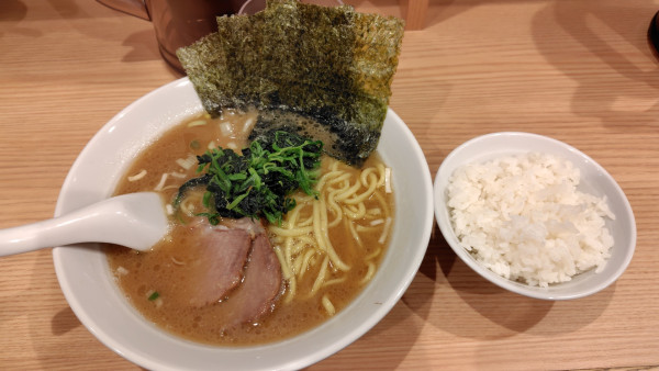 「ラーメン900円小ライス50円」@ラーメンモンタナ 秋葉原店の写真