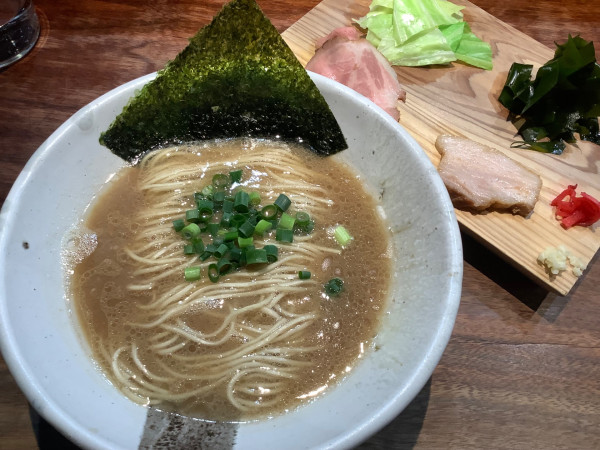 「吸収豚骨　＋　ネギだく」@NATURAL TASTEの写真