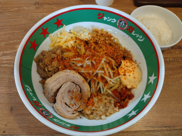 「パワフルまぜそば¥960+ライス¥120+ニンニク肉脂100」@ジャンクガレッジ 東大宮店の写真