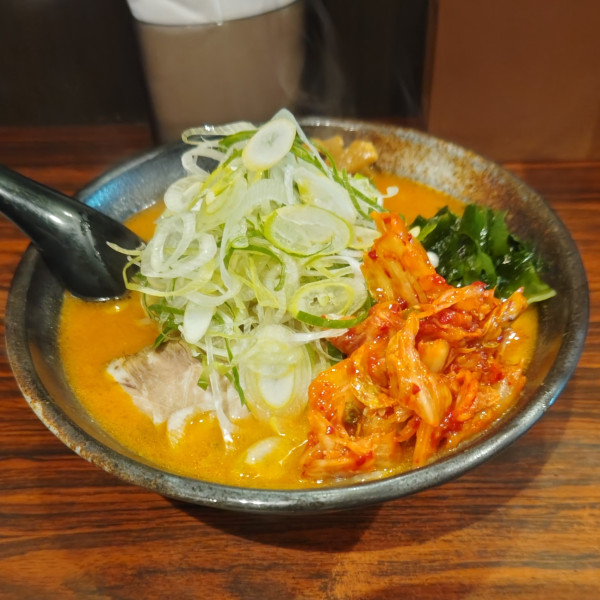 「キムチらーめん（大盛）＋ネギ増し」@北海道らーめん ひむろ 錦糸町店の写真
