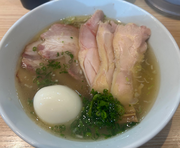 「塩全部乗せ」@しおらーめん進化 2ndの写真