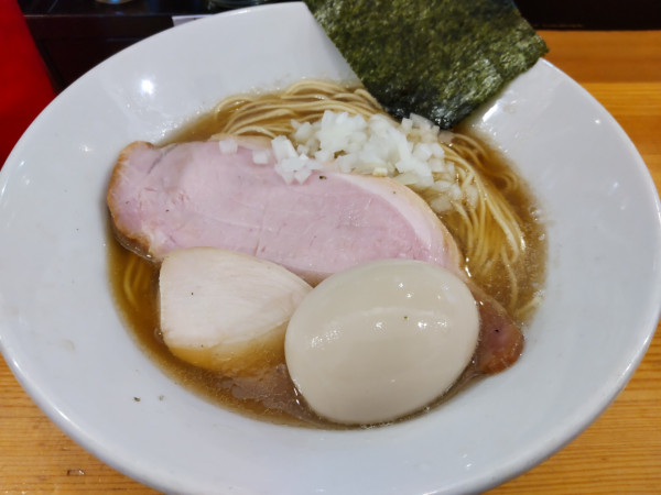 「煮干らーめん 正油＋味玉」@煮干らーめん 川むらの写真