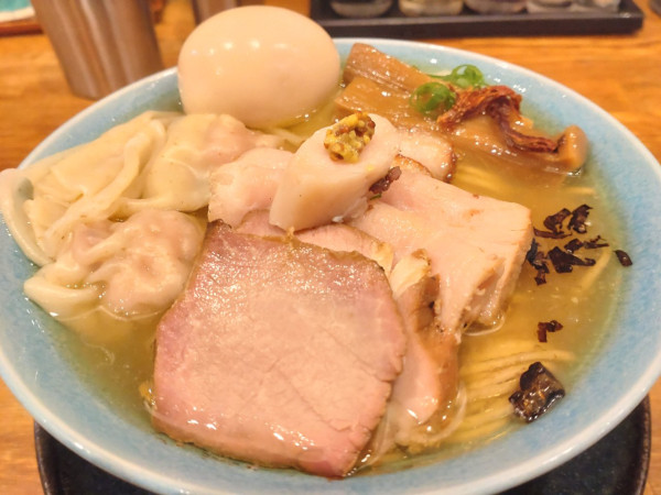 「特製塩らぁめん大盛＋ワンタン」@麺処 青野の写真