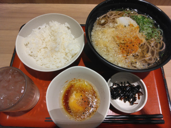 「朝そば、ごはんと卵380円」@麺家 西九条店の写真