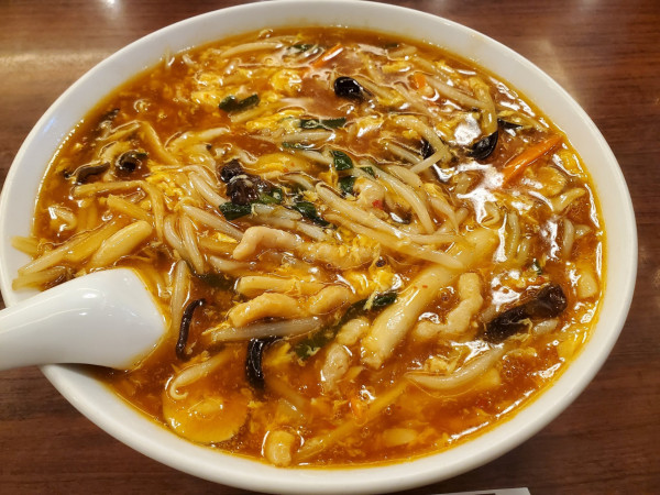 「酸辣刀削麺・玉葱抜き」@龍華飯店 溝ノ口店の写真