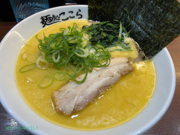 「塩ラーメン(870円)、ランチタイム無料サービスライス中盛」@麺処ここらの写真