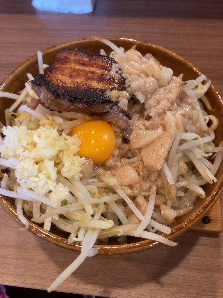 「まぜ郎大盛300g 1050円」@まぜ郎 ぎんや 中川店の写真