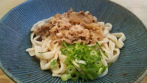「牛肉ぶっかけ 600円」@がっつりうどん 秋葉原店の写真