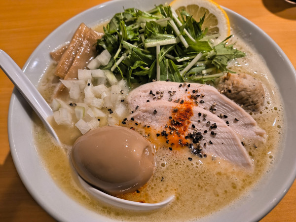 「味玉鶏白湯そば塩」@麺屋大むらの写真