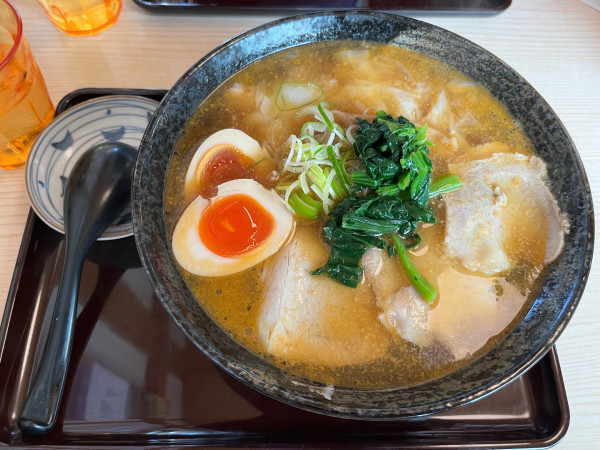 「煮たまご入りスタミナワンタンメン」@ワンタンメンの満月 酒田本店の写真