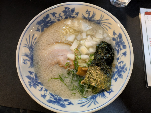 「塩背脂中華そば」@中華そば ひなたの写真