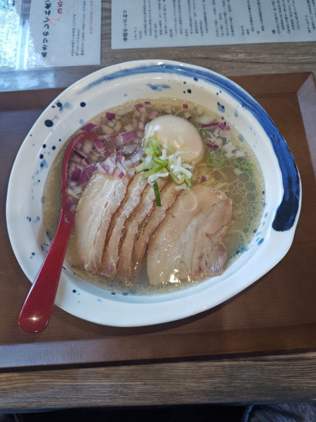 「はまぐり出汁らぁめん+豚ﾊﾞﾗﾁｬｰｼｭｰ3枚+味玉  ﾒﾝﾏ抜」@貝出汁らぁ麺 しらかしの写真