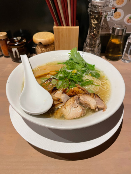 「あっさりチャーシュー鶏そば」@鶏そば かぐら屋 西新宿店の写真