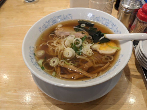 「醤油ラーメン+餃子」@ぎょうざの満洲 久喜西口店の写真