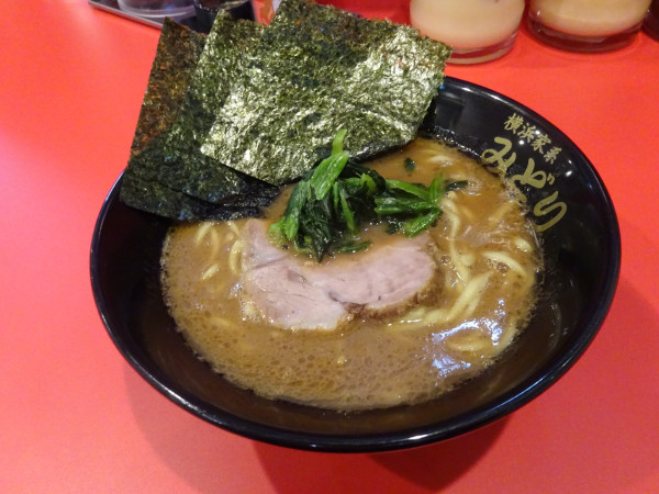 「ラーメン 900円」@横浜家系ラーメン みどりの写真