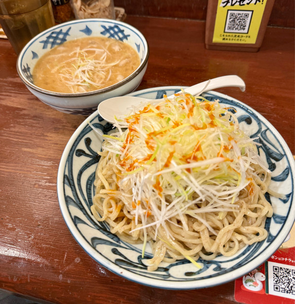 「味噌辛ネギ肉つけ麺」@威風 川崎店の写真