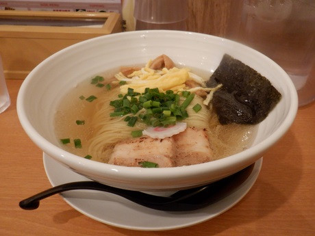 「鯛塩ラーメン（中盛）」@麺屋願月 駒込店の写真