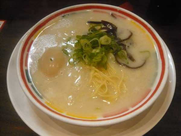 「ぼんしゃん（+味玉子）」@九州じゃんがら 原宿1階店の写真