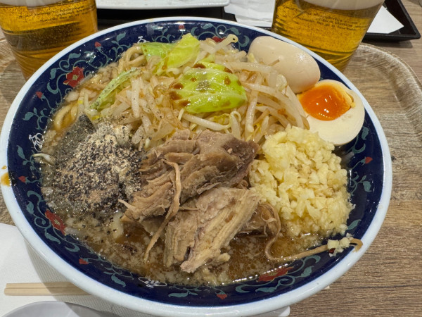 「ニボジロー　野菜・ニンニク・タレ増し　トッピング味玉」@凌駕IDEA イオンモール松本店の写真