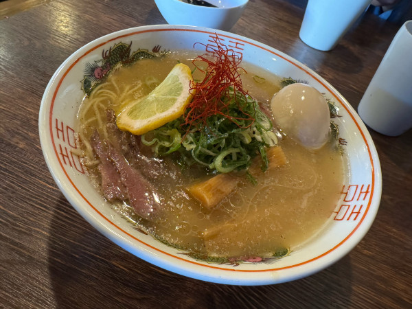 「【限定】黒毛和牛出汁のスパイシー牛タン塩ラーメン：1300円」@麺屋 真心の写真