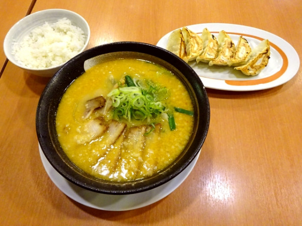 「味噌とんこつらーめん，餃子ライスセット(990円)」@幸楽苑 新座東店の写真