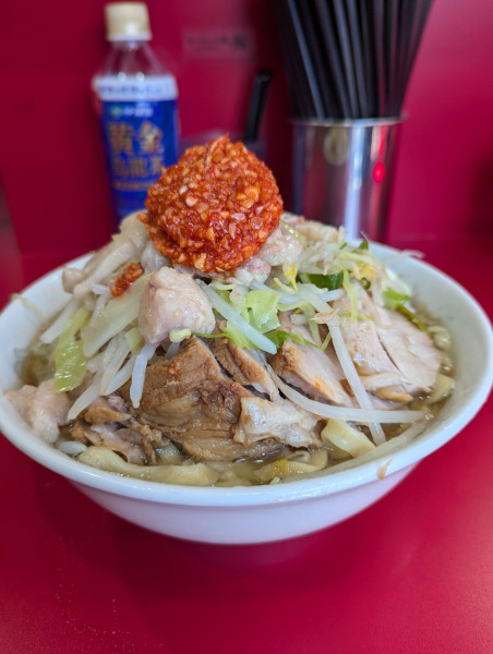 「小豚+ニンニクジャン」@ラーメン二郎 生田駅前店の写真