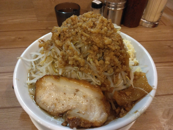 「小G系ラーメン930円全マシ」@麺ゃ花ょの写真