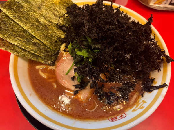 「ラーメン(中)1,000円＋岩のり200円」@大輝家直系家系ラーメン 大総家の写真