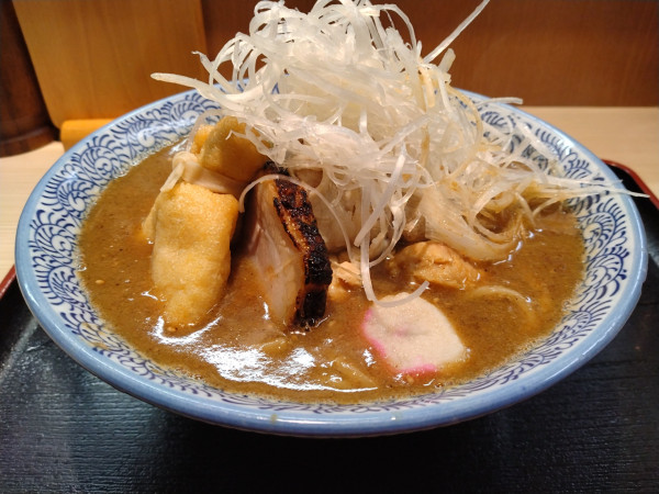 「鶴嶺峰らー麺 幕内＋もち巾着＋眠りチャーシュー」@らー麺土俵 鶴嶺峰の写真