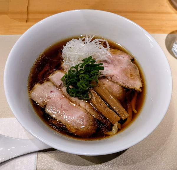 「焼豚醤油ラーメン(1800円)」@燎の写真