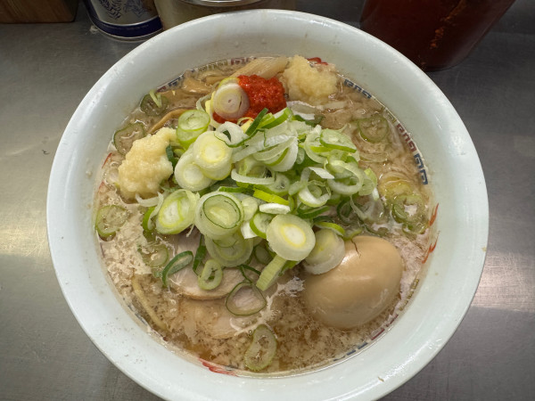 「チャーシュー麺半熟煮卵ネギニンニクコチュジャントッピング」@ホープ軒 千駄ヶ谷本店の写真