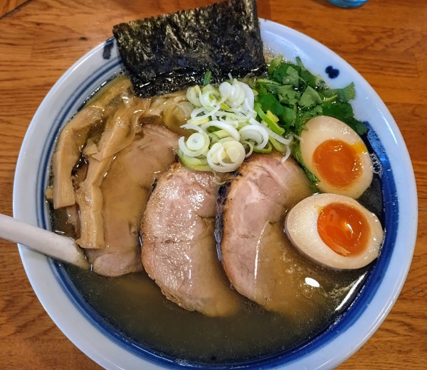 「塩煮干しそば￥850＋チャーシュー￥150＝￥1000」@麺屋 鶏口の写真