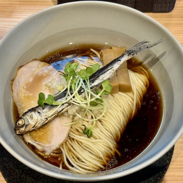 煮干しそば（黒：950円）