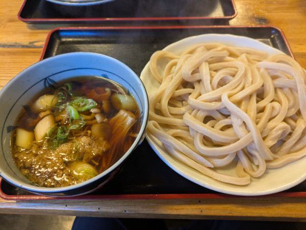 「きのこ汁うどん(中)980円＋かき揚げ150円」@大将うどんの写真