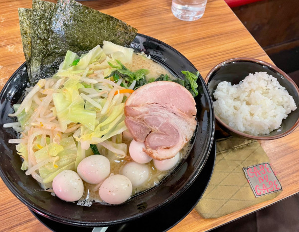 「野菜ラーメン＋うずら増し」@町田商店 渋谷店の写真