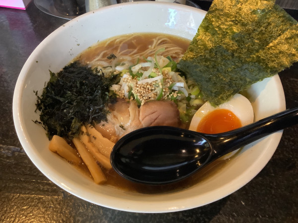 「塩ラーメン880円＋ワンタン250円」@毘沙門の写真