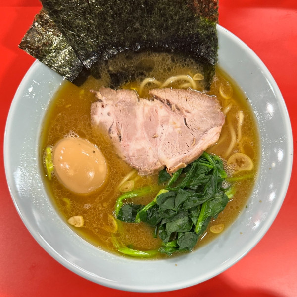 「並ラーメン 味玉」@横浜家系ラーメン 黄金家 新町店の写真