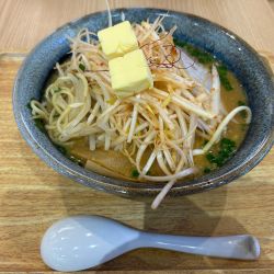 【期間限定】辛ネギ龍神みそラーメン1060円、バター140円