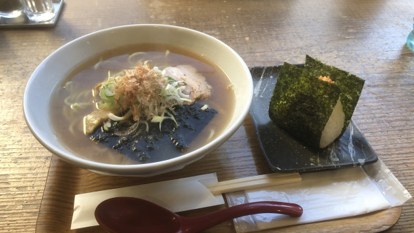 「醤油ラーメン」@餃子とラーメンの旨い店 みよしの写真