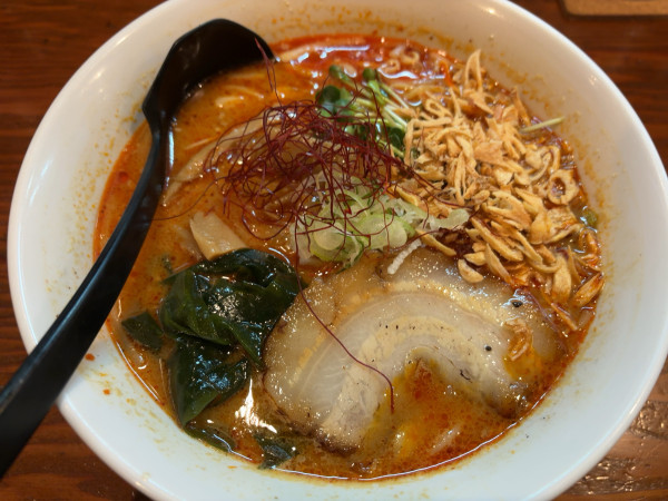「赤辛味噌ラーメン　1050円」@北海道らーめん 麺屋とみ吉の写真