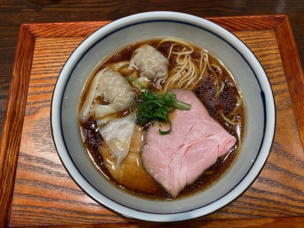 「肉わんたん醤油らぁめん」@ramen club トトノエの写真